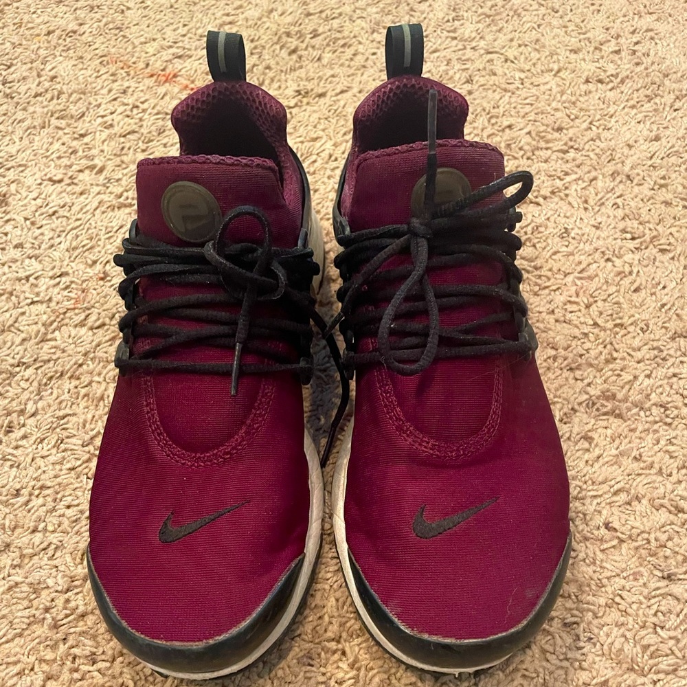 Nike Air Sneakers. Maroon and black. Size 10